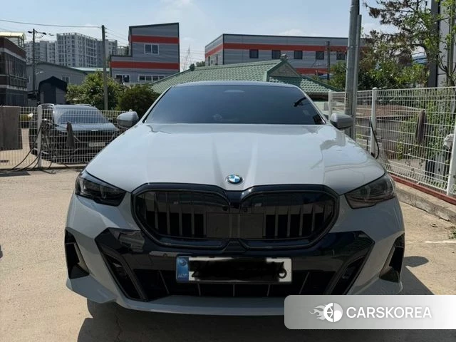 BMW 5 Series (G60) 2025 Коричневый из Кореи, фото 5