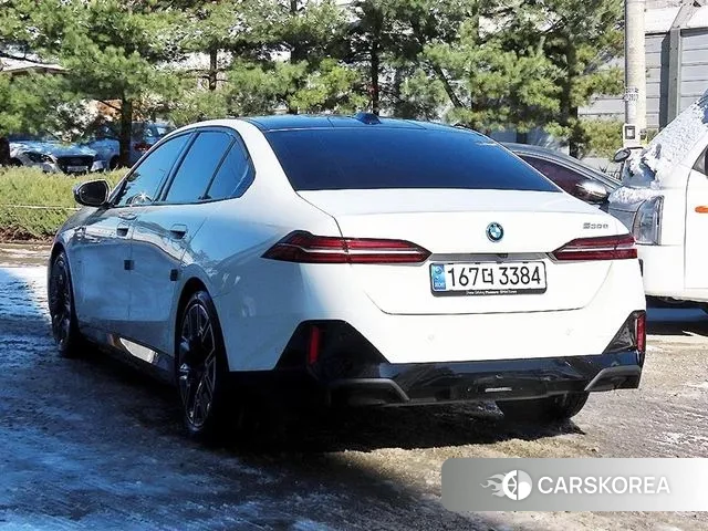 BMW 5 Series (G60) 2025 Белый из Кореи, фото 6