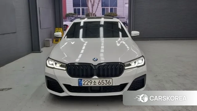 BMW 5 Series (G30) id 3592573 из Кореи 11