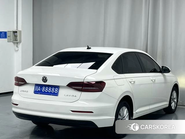 Volkswagen Lavida 2022 Белый из Китая, фото 3
