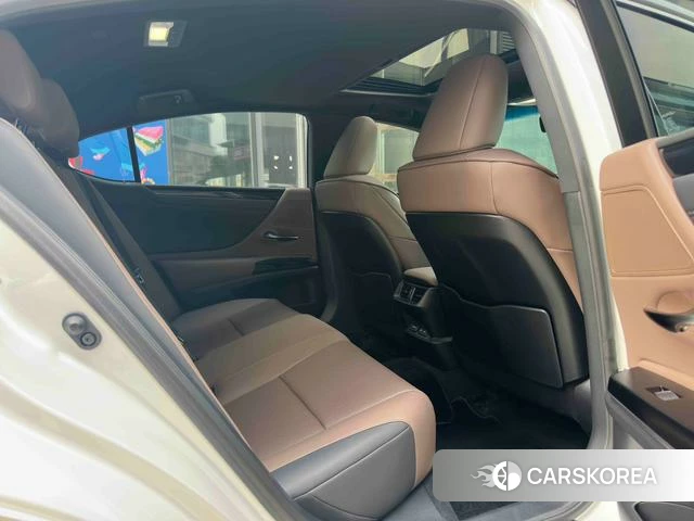 Lexus ES id 4367091 из Китая 23