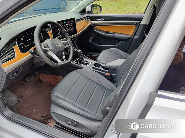Volkswagen Bora 2024 Белый из Китая, фото 3