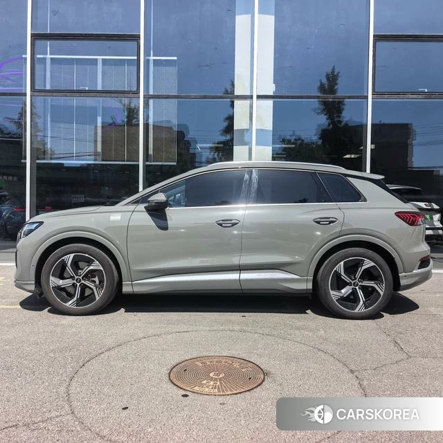 Audi Q4 e-tron 2023 Серебристо-серый из Китая, фото 3