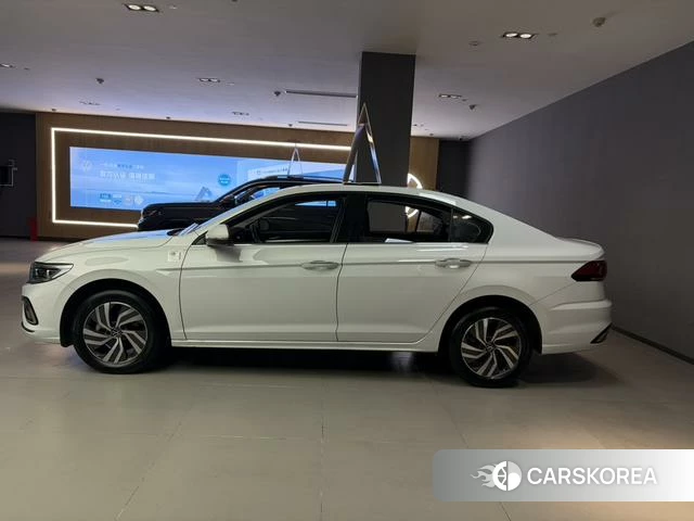 Volkswagen Bora 2024 Белый из Китая, фото 3