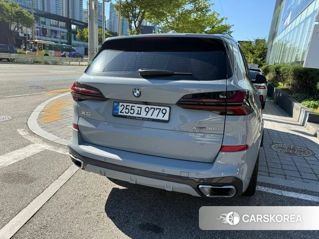 BMW X5 (G05) 2026 Светло-серебряный цвет из Кореи, фото 3