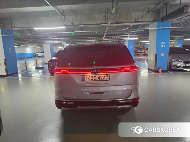 Kia Carnival 4th generation 2022 Серебряный из Кореи, фото 3