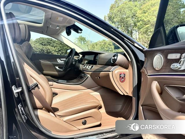 Mercedes-Benz E-class id 4276720 из Китая 19