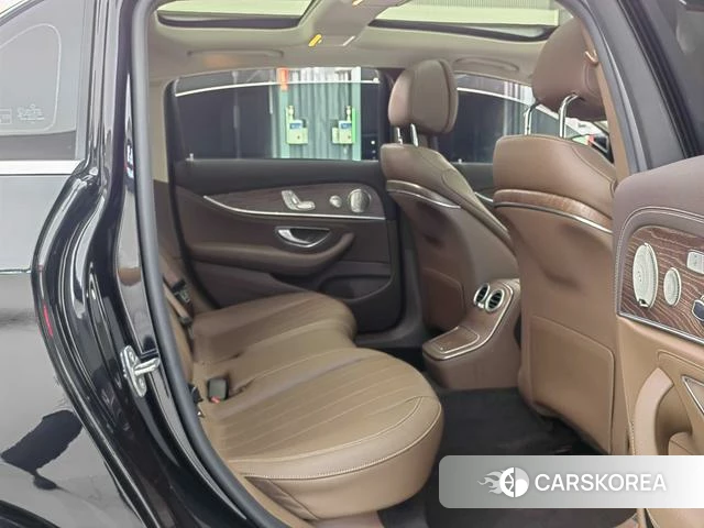 Mercedes-Benz E-class id 4333388 из Китая 9