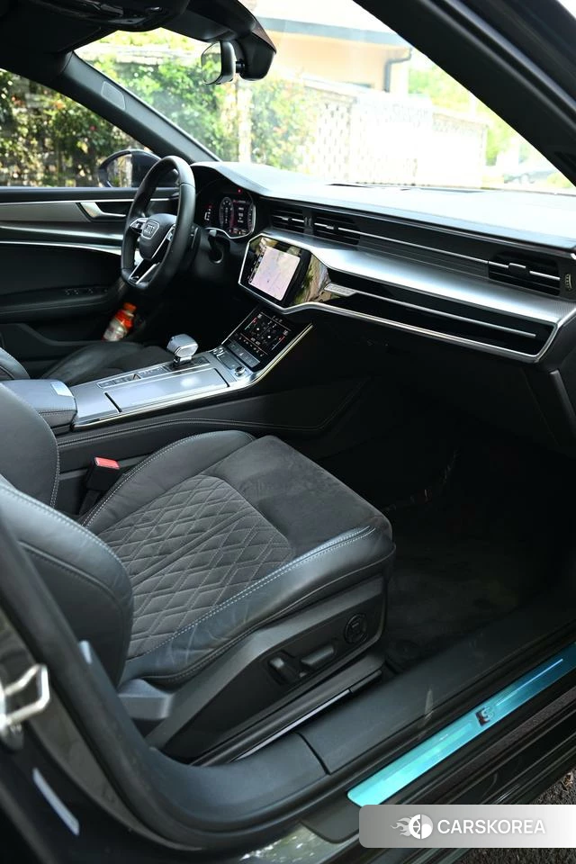 Audi A6L 2020 Темно-серый из Китая, фото 3