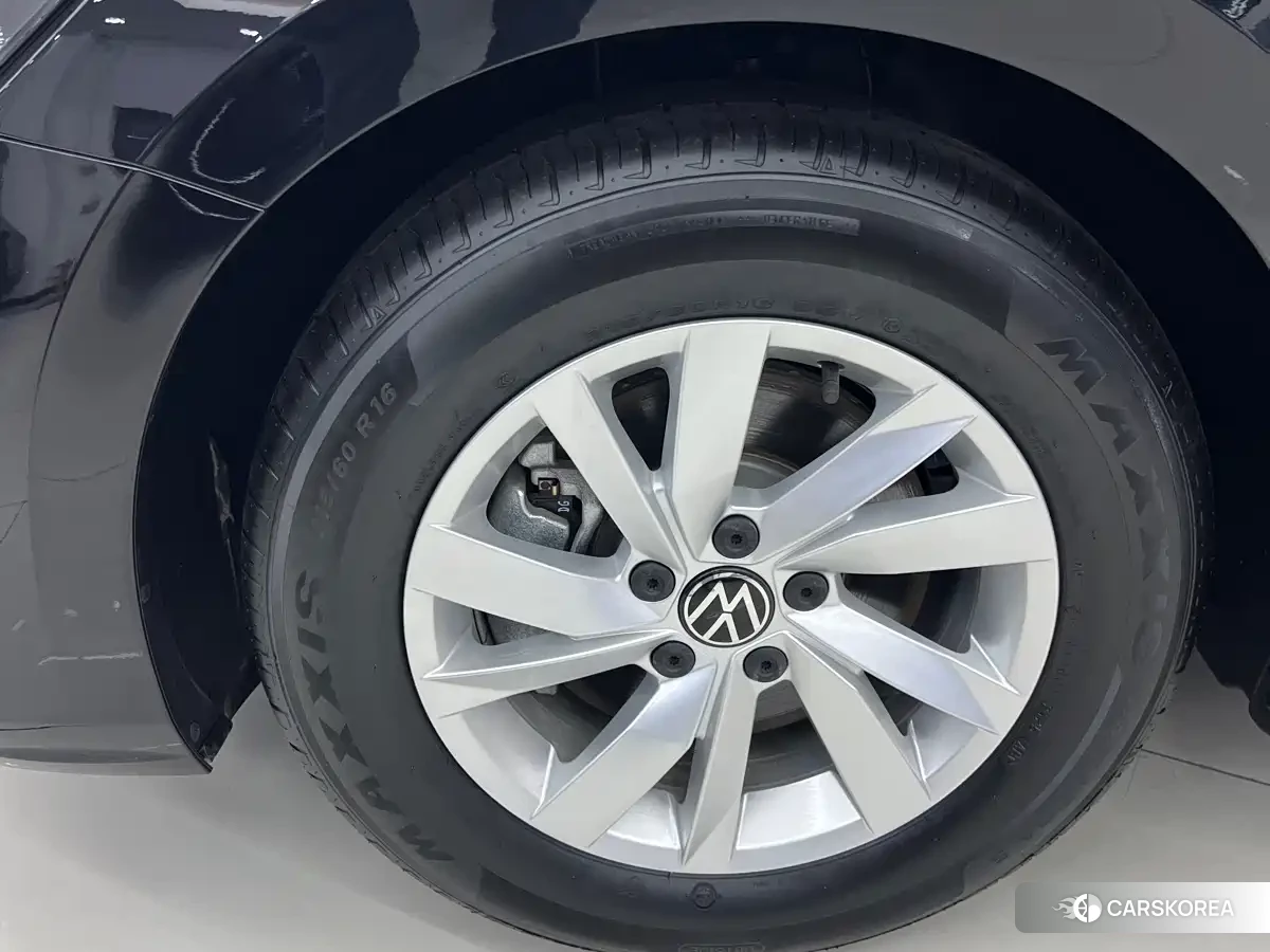 Volkswagen Passat plug-in hybrid 2026 Черный из Китая, фото 4