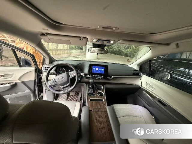 Toyota Saina 2023 Серебристо-серый из Китая, фото 3