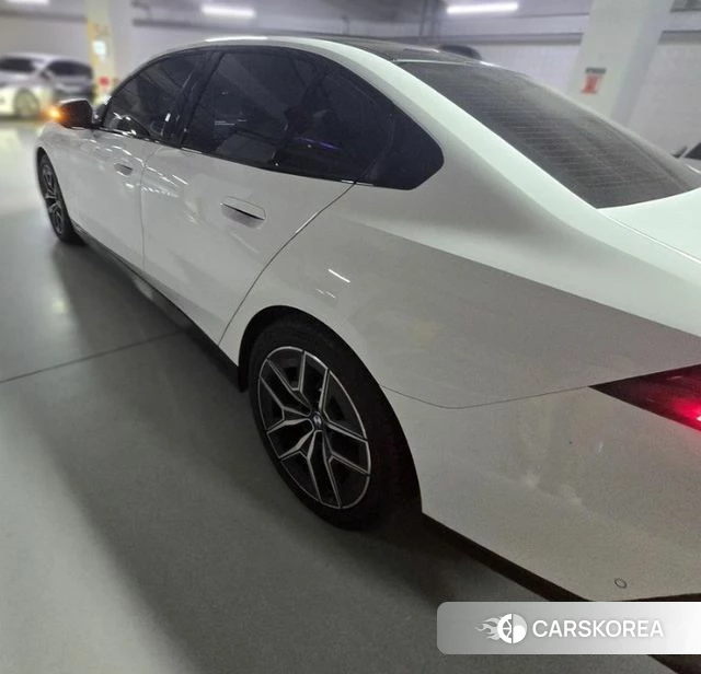 BMW 5 Series (G60) 2024 Белый из Кореи, фото 3
