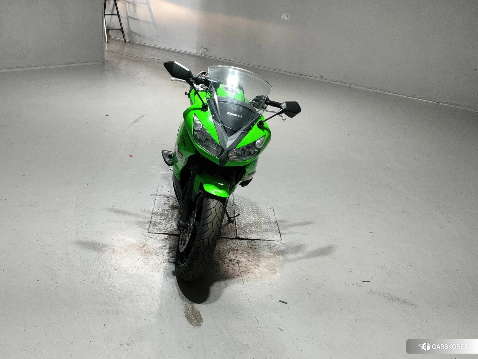 Проданный Kawasaki NINJA 400R 2011 из Японии, фото 2