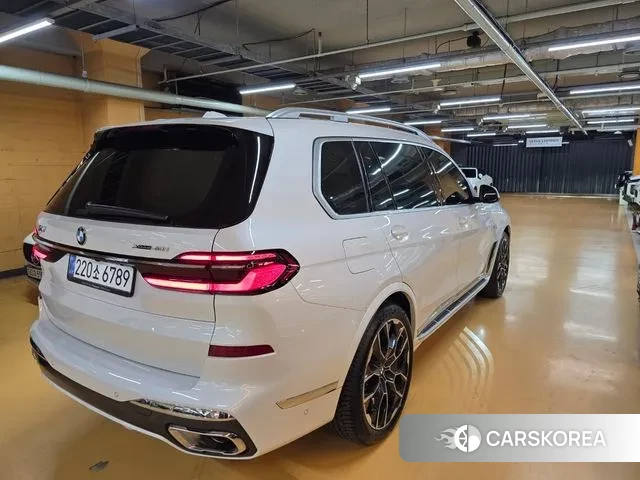 BMW X7 (G07) 2025 Белый из Кореи, фото 3