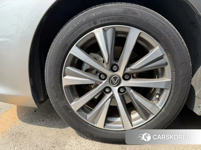Lexus ES 2021 Серебристо-серый из Китая, фото 3