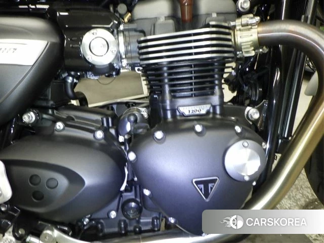 Engine photo