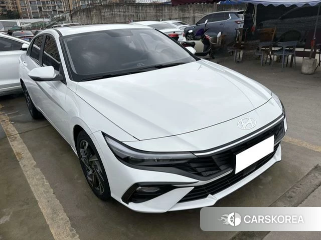 Hyundai Elantra 2023 Белый из Китая, фото 4