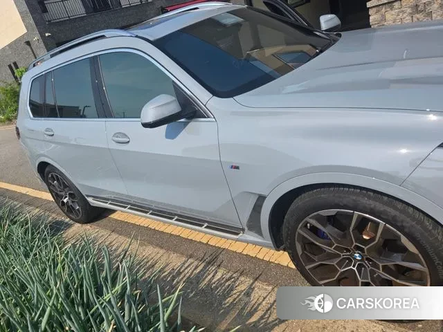 BMW X7 (G07) 2023 Цвет галактики из Кореи, фото 3