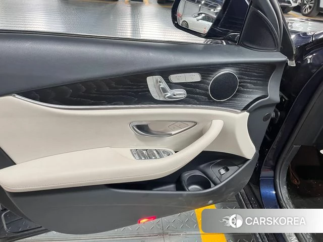 Mercedes-Benz E-Class W213 2022 Черный из Кореи, фото 3