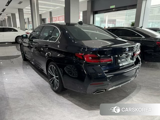 BMW 5 series 2021 Черный из Китая, фото 3