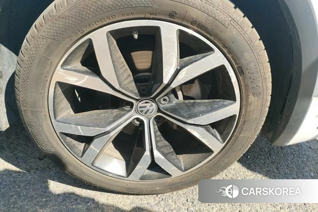 Volkswagen Tiguan L id 4277895 из Китая 10