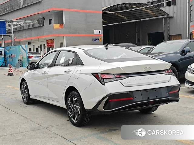 Hyundai Elantra 2026 Белый из Китая, фото 3