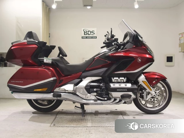 Проданный Honda GL1800 TOUR DCT 2022 из Японии