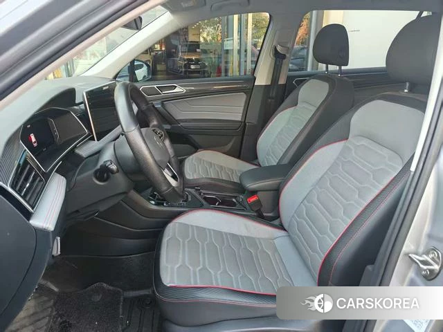 Volkswagen Tiguan L PHEV 2022 Темно-серый из Китая, фото 6