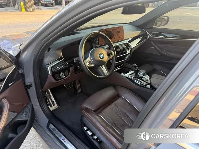 BMW 5 Series (G30) 2021 Серебристо-серый из Кореи, фото 6