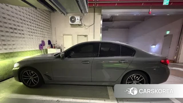 BMW 5 Series (G30) 2022 Серебристо-серый из Кореи, фото 3