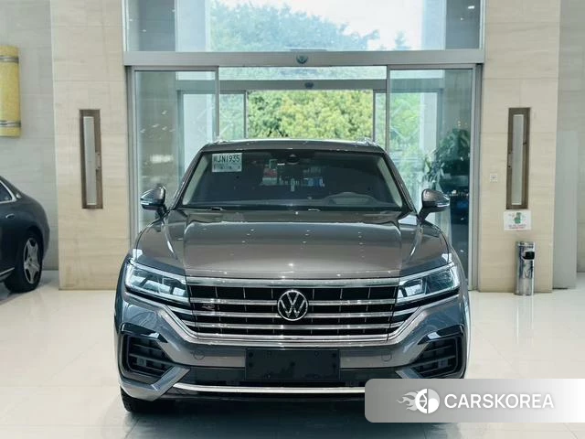 Volkswagen Touareg 2022 Темно-серый из Китая, фото 3