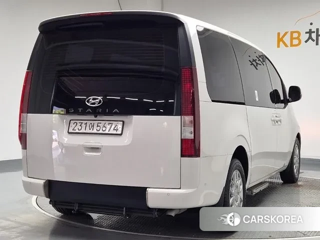 Hyundai Staria 2022 Белый из Кореи, фото 3