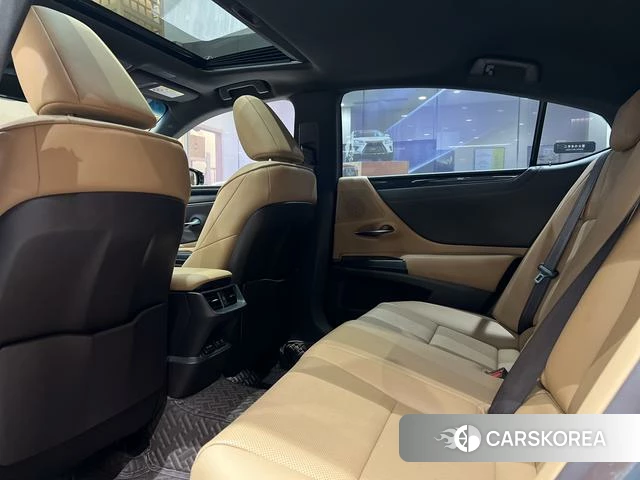 Lexus ES id 4262310 из Китая 12