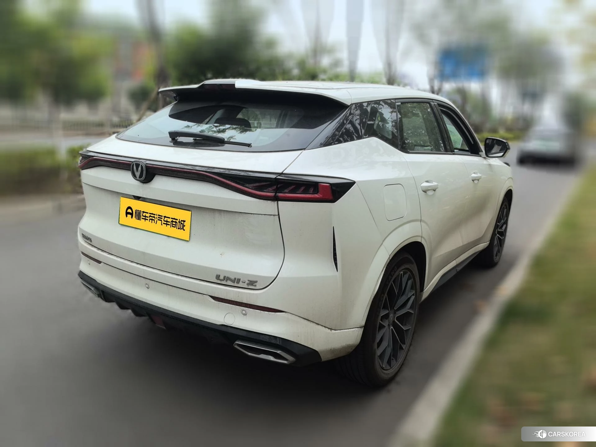 Chang'an UNI-Z PHEV 2024 Белый из Китая, фото 3