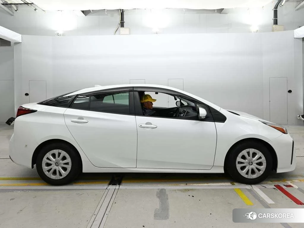 Toyota Prius 2021 из Японии, фото 3