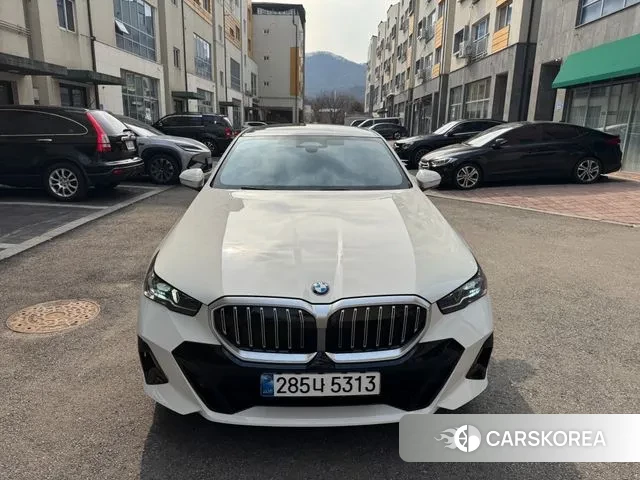 BMW 5 Series (G60) 2025 Белый из Кореи, фото 6