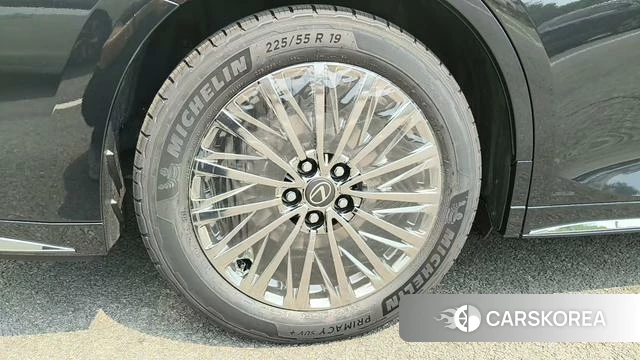 Lexus LM id 4259837 из Китая 10