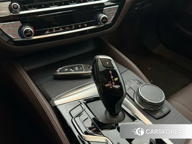 BMW 5 series 2023 Черный из Китая, фото 3