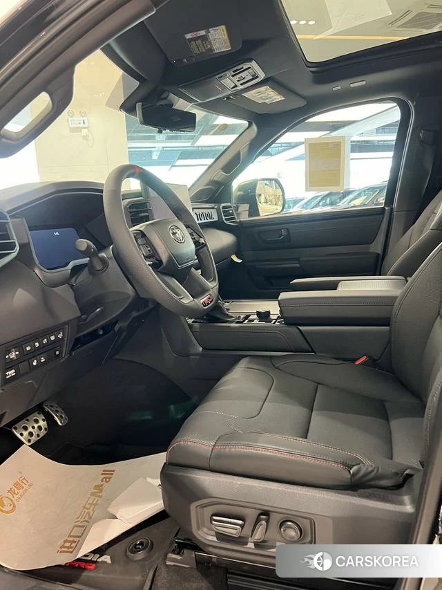 Toyota Sequoia 2024 Черный из Китая, фото 5
