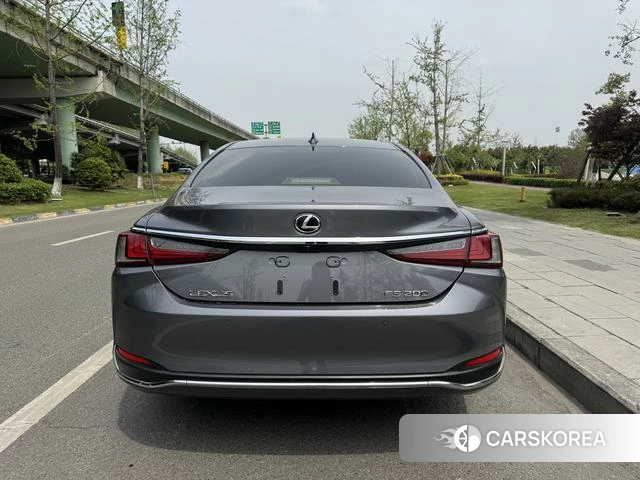 Lexus ES id 4301782 из Китая 8