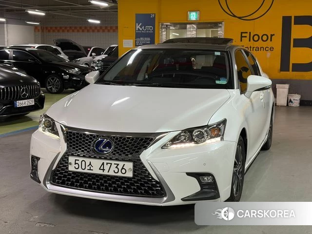 Lexus CT200h id 3905972 из Кореи 13