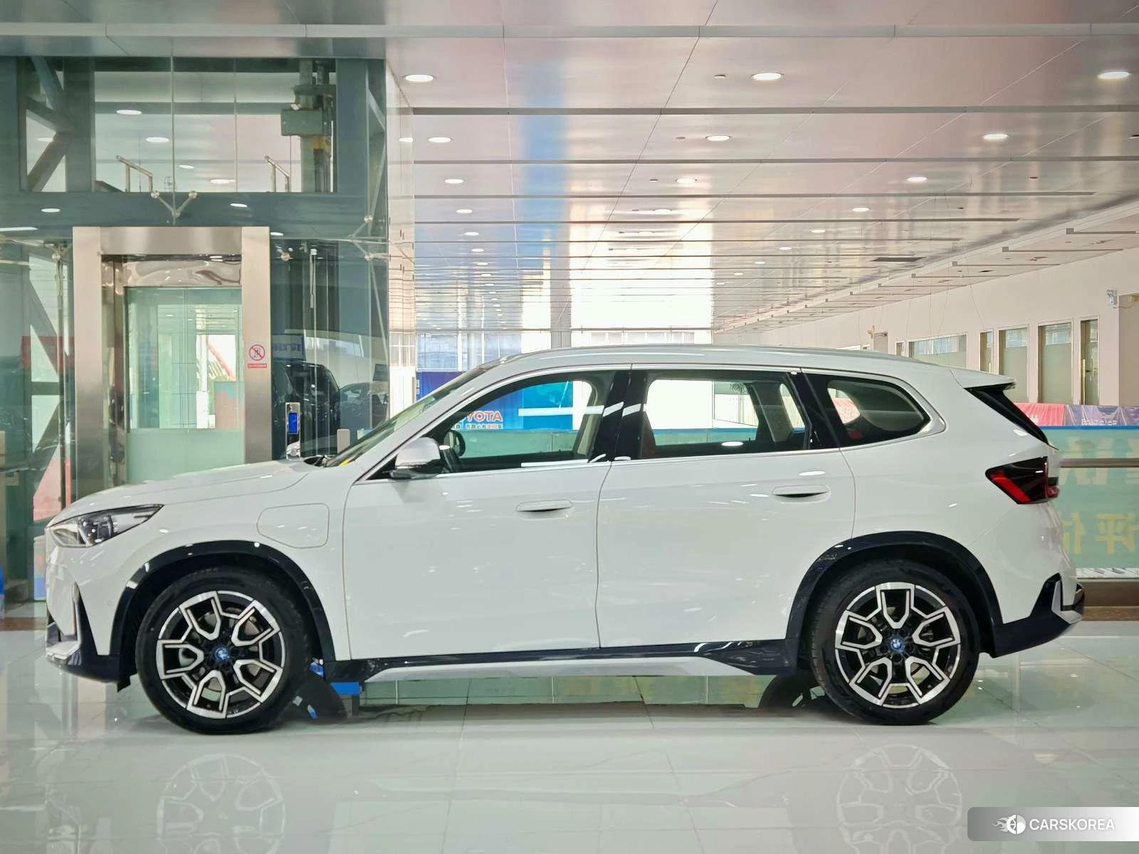 BMW iX1 2023 Белый из Китая, фото 6