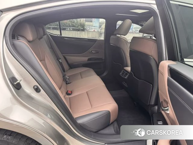 Lexus ES id 4359117 из Китая 14