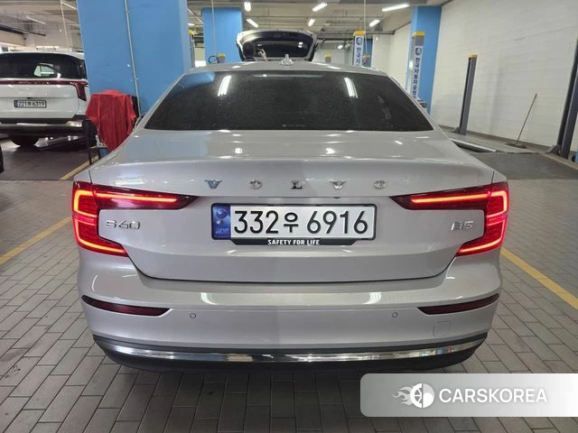 Volvo S60 3rd generation 2023 Серебристо-серый из Кореи, фото 3