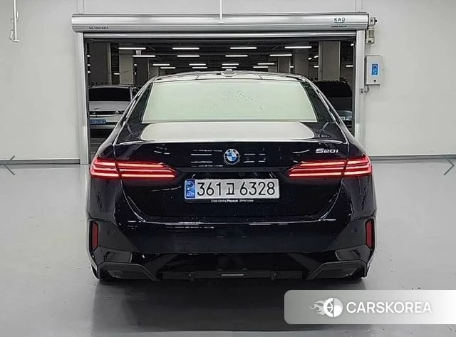 BMW 5 Series (G60) 2024 Черный из Кореи, фото 3
