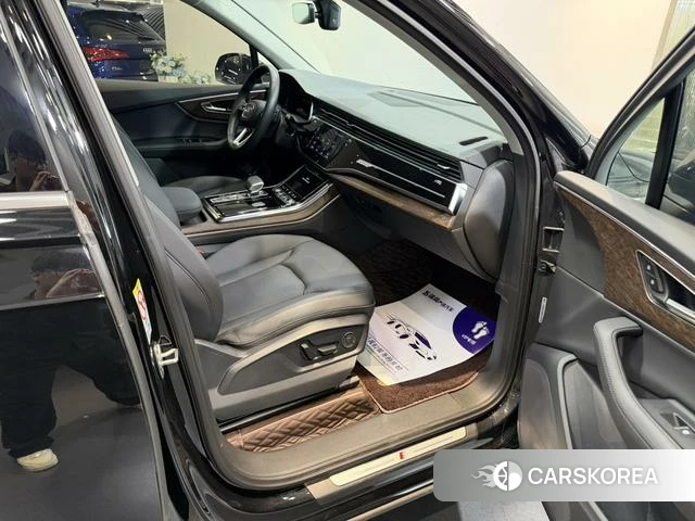 Audi Q7 2024 Черный из Китая, фото 3