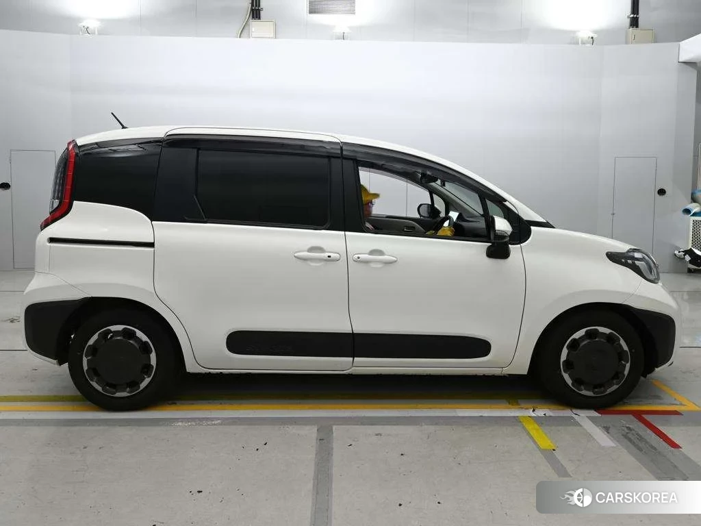 Toyota Sienta 2023 из Японии, фото 3