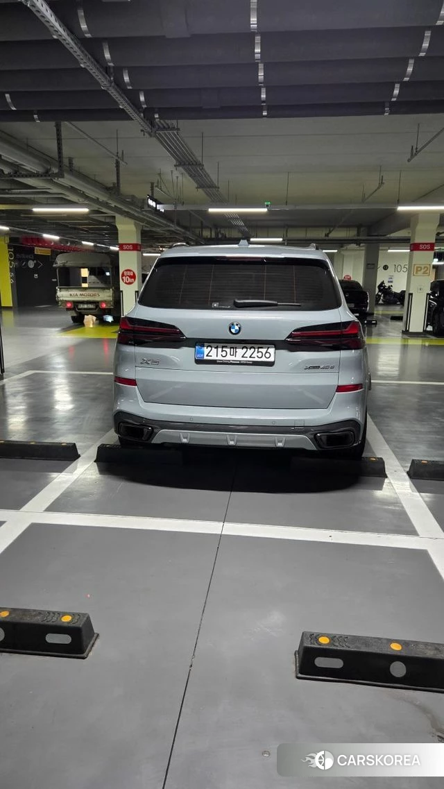 BMW X5 (G05) 2025 Светло-серебряный цвет из Кореи, фото 3