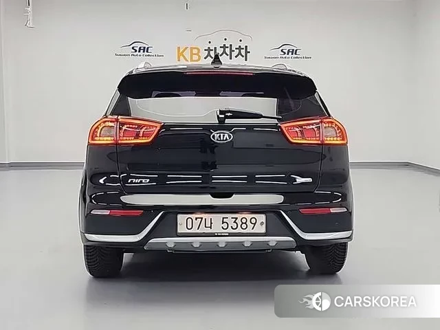 Kia Niro 2018 Черный из Кореи, фото 6