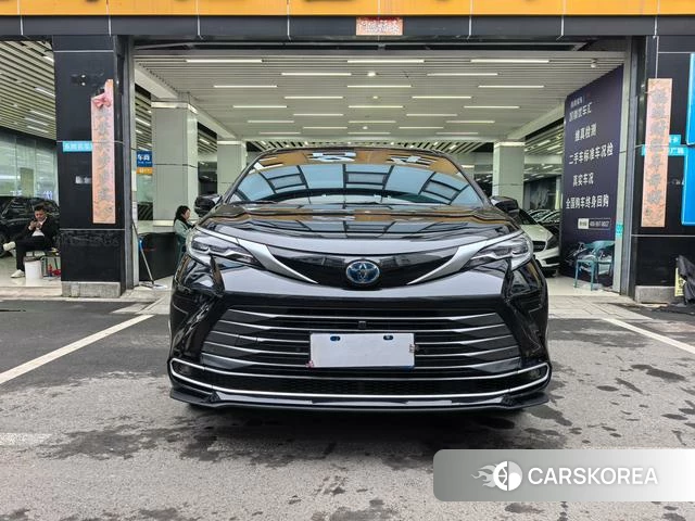 Toyota Saina 2023 Черный из Китая, фото 6
